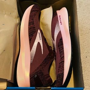 NIB Brooks Levitate 4 size 8.5 running shoes